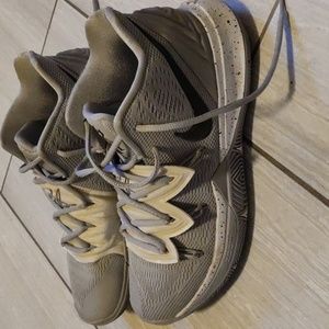 Men's Nike Basketball Shoes Size 8.5